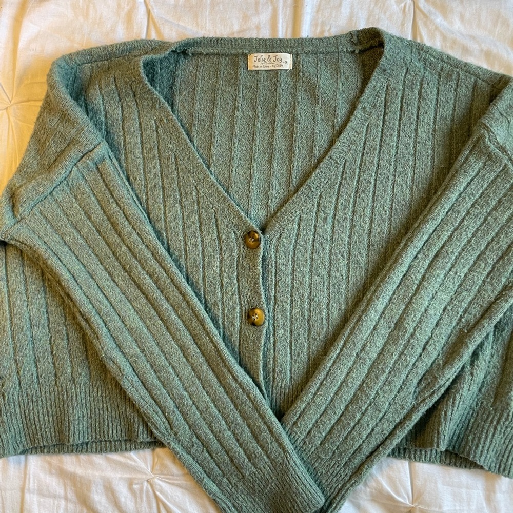 cropped green sweater/cardigan || button up || teen